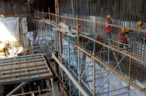 Concourse to Mezzanine Wall Progress in Grid 21-23 at Vidhan Bhavan Station