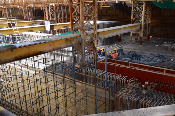 Station Acharya Atre - steel Strut and Waler, runner beam fixing in progress