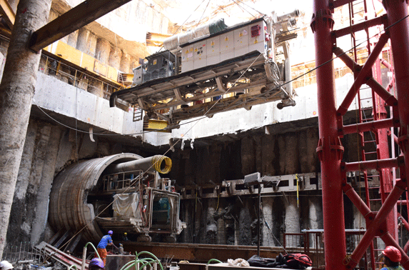 Station Worli - South shaft gantry crane lifting in progress At Grid 1
